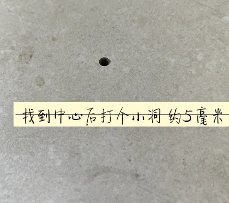鄱阳瓷砖空鼓维修公司专业解答在瓷砖铺贴过程中，如果砂料搅拌不均匀，将会带来以下问题