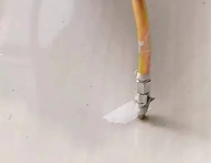鄱阳瓷砖空鼓维修公司专业解答在瓷砖铺贴过程中，如果使用的砂料过粗（如全部使用了粗砂），可能会导致以下问题
