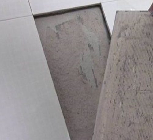 鄱阳瓷砖空鼓维修公司分享瓷砖铺贴时如果打浆（即涂抹在瓷砖背面和基层上的砂浆或瓷砖胶）过少，会带来以下问题